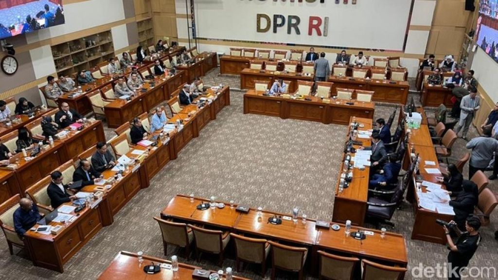 Semua Fraksi Setuju, RUU Polri Selangkah Lagi Disahkan di Paripurna DPR