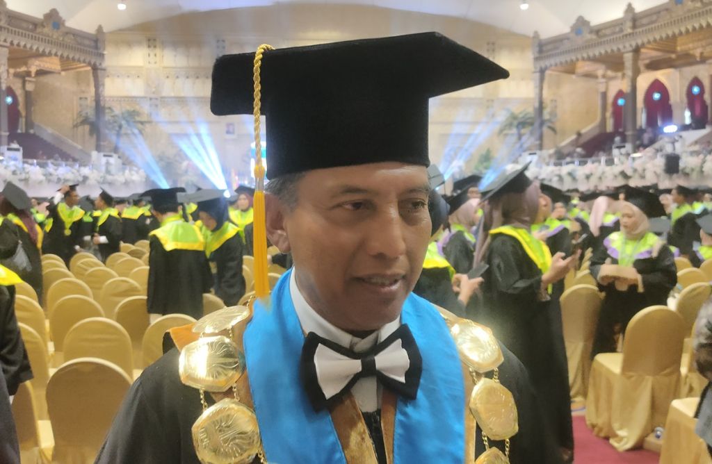 Ramai Hastag #KaburAjaDulu, Ini Pesan Rektor Unesa untuk Peserta Wisuda Ke-113