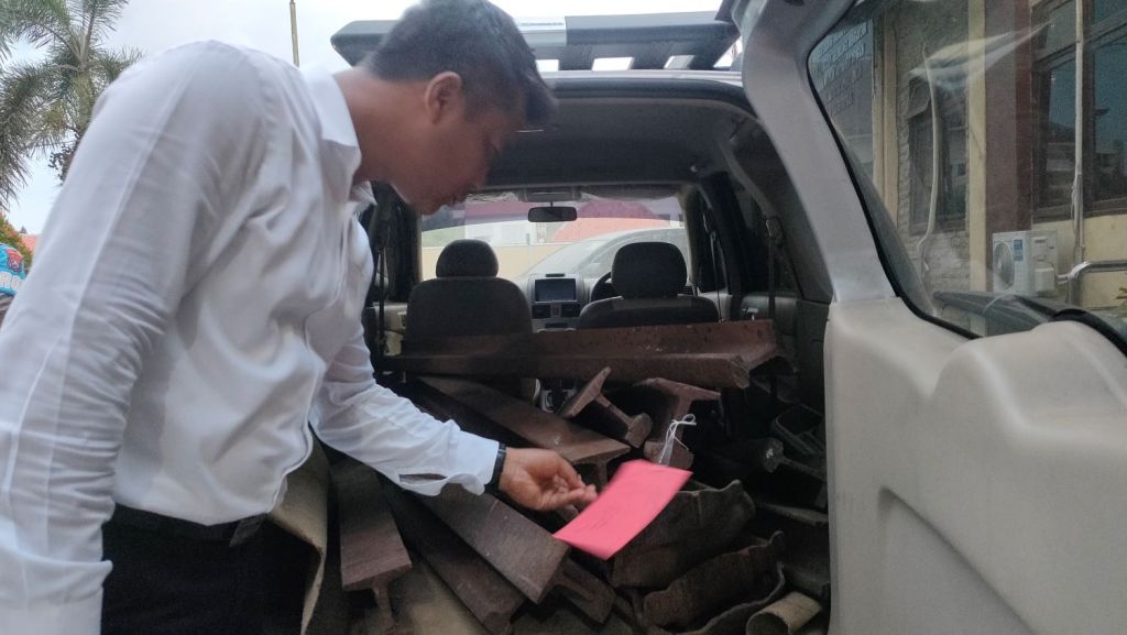 Komplotan Pencuri Rel KA di Probolinggo Gagal Jual Hasil Kejahatan