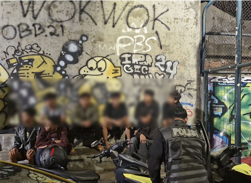 13 Remaja Tawuran di Surabaya Diamankan, Sejumlah Sajam hingga Pil Koplo Disita