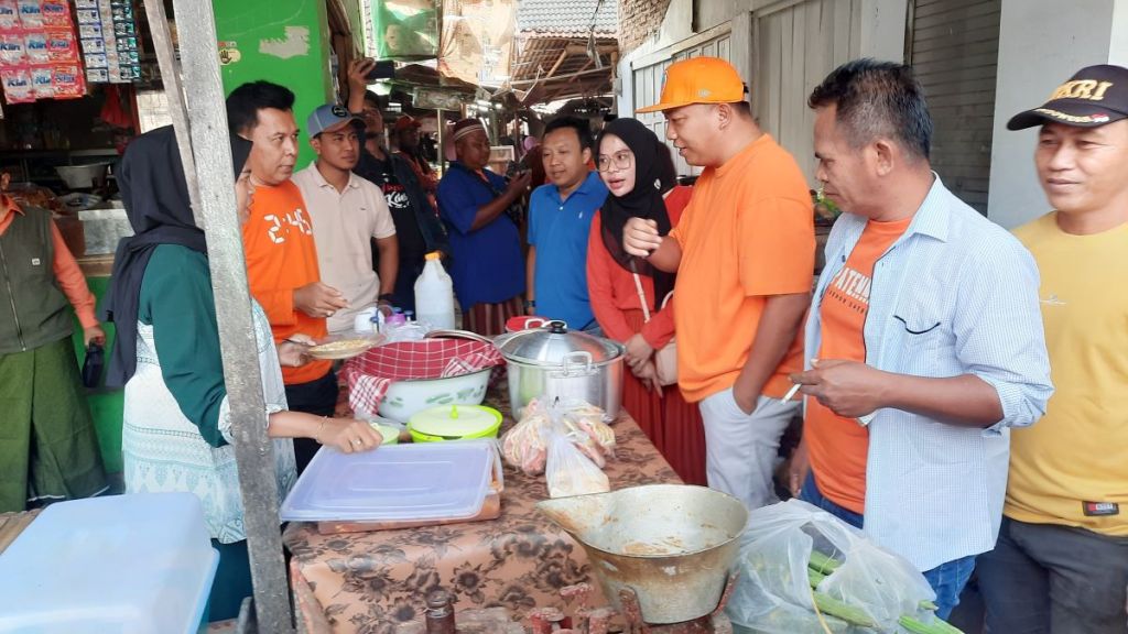 Blusukan ke Pasar Suboh Situbondo, Mas Rio dan Istri Sarapan Tajin Palappa