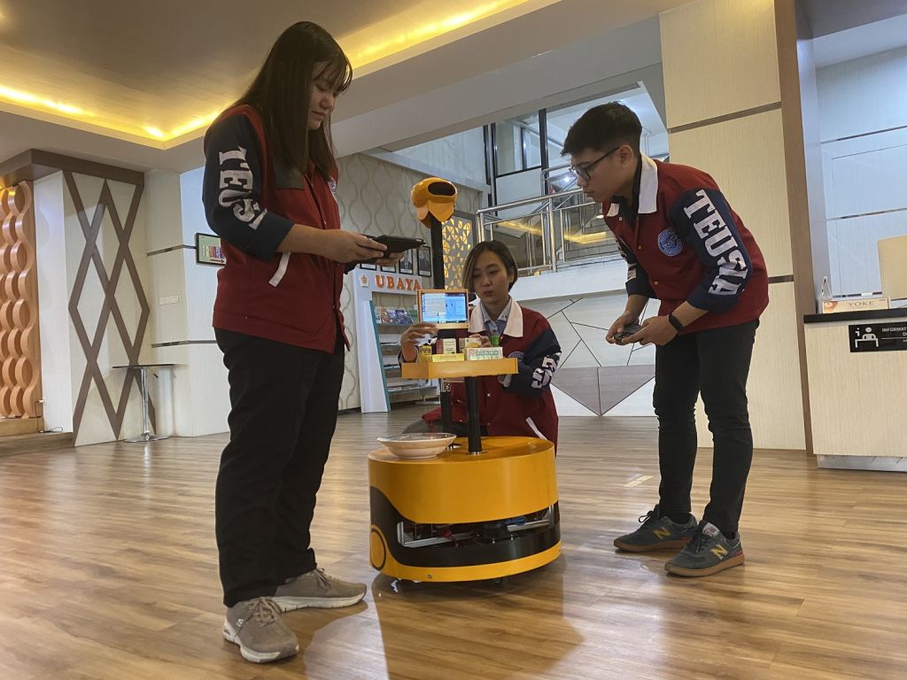 Menengok Kecanggihan Robot Teusem Karya Mahasiswa Ubaya