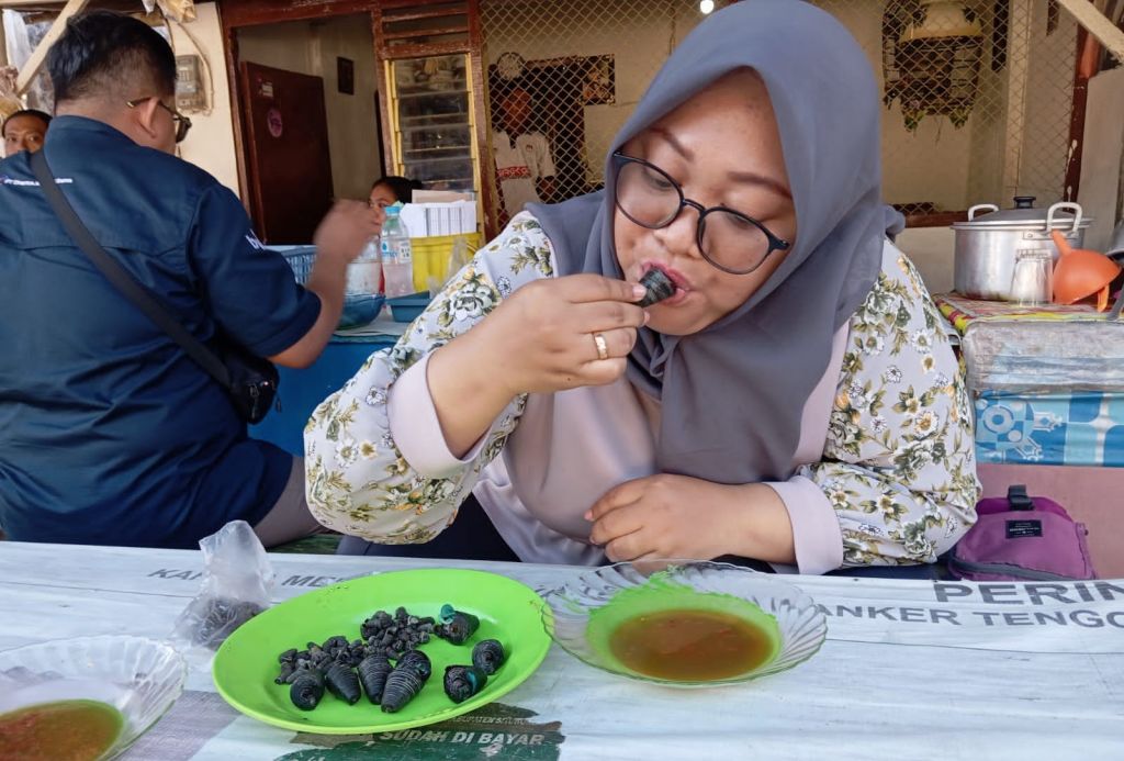 Mencicipi Rujak Congcong Cipok Khas Pesisir Situbondo