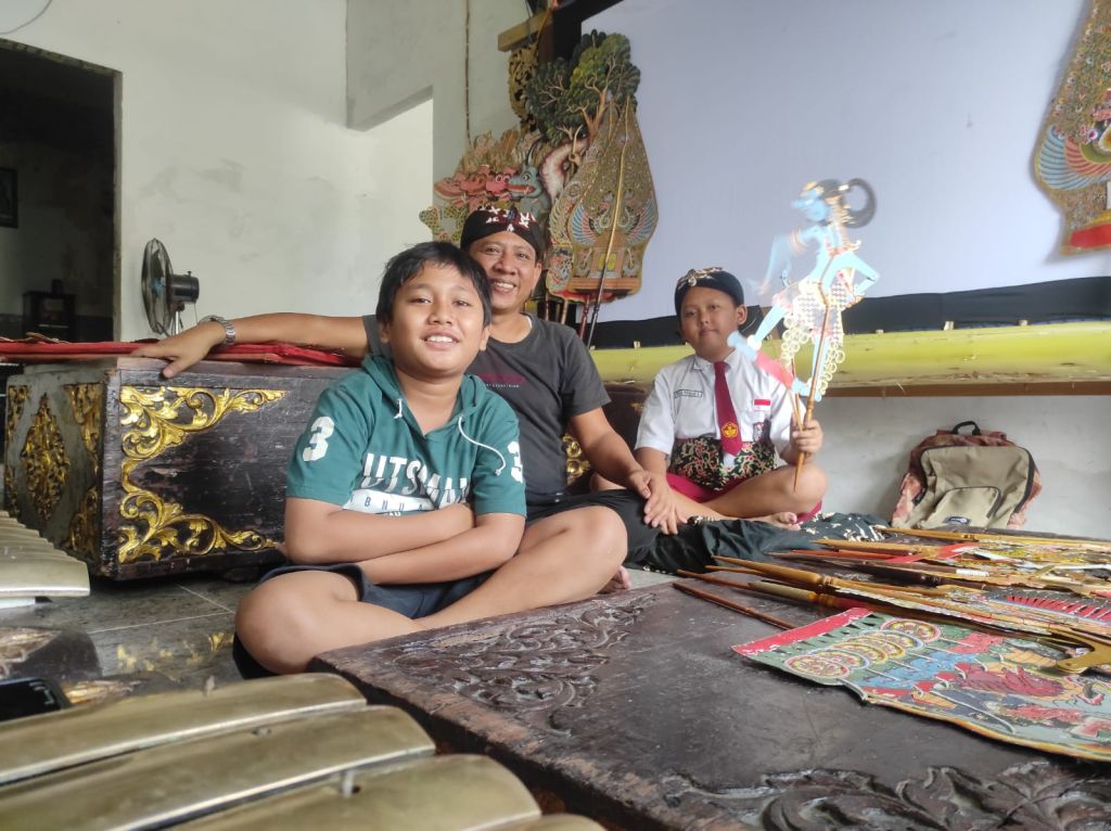 Mengenal Sarijo, Dalang Cilik dari Pelosok Dusun Talun Sudo Mojokerto