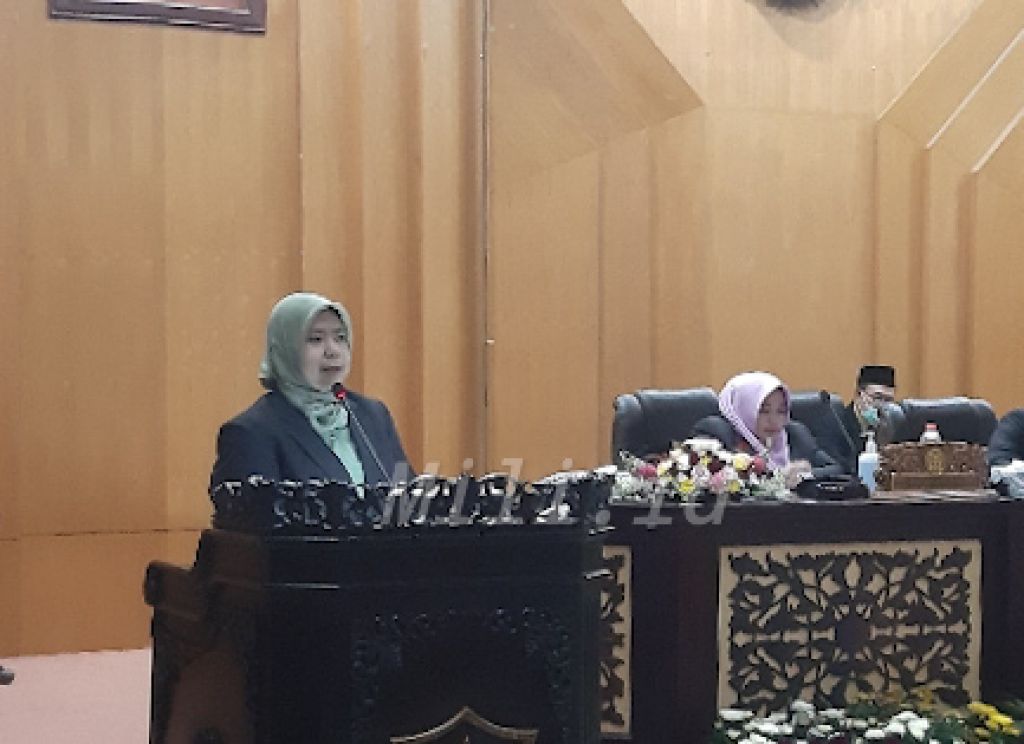 Hanya Bacakan Pantun, Fraksi PKB Sindir Walikota Eri Cahyadi di Paripurna