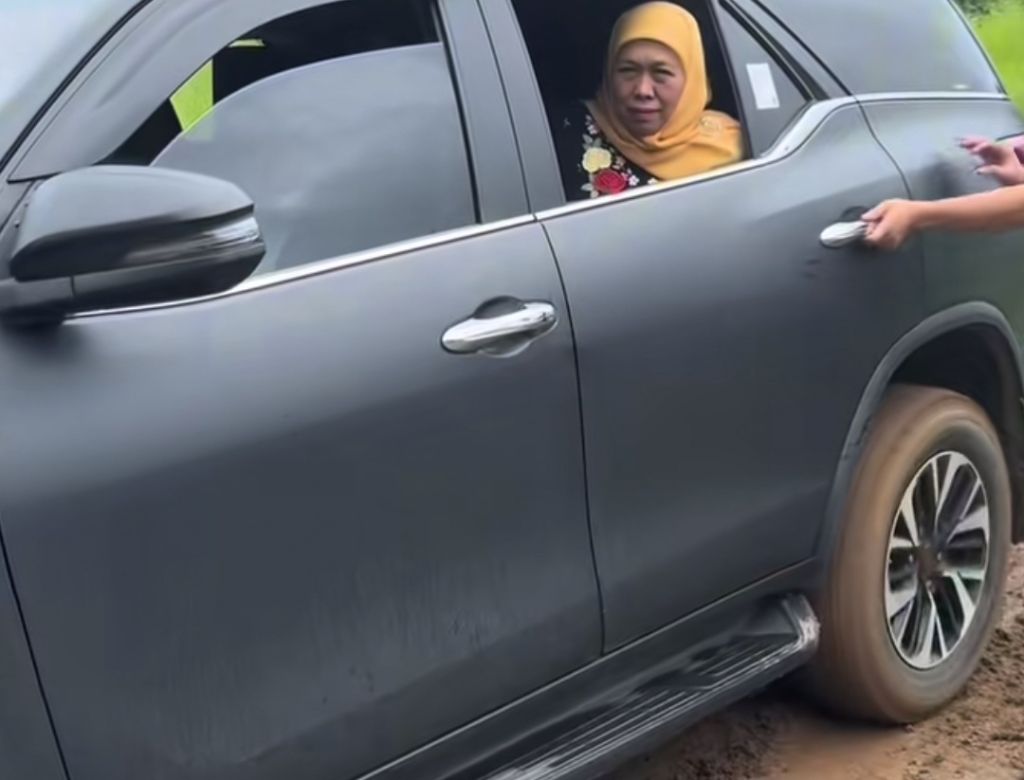 Zulhas Minta Maaf ke Khofifah Usai Mobil yang Disopiri Terjebak Lumpur