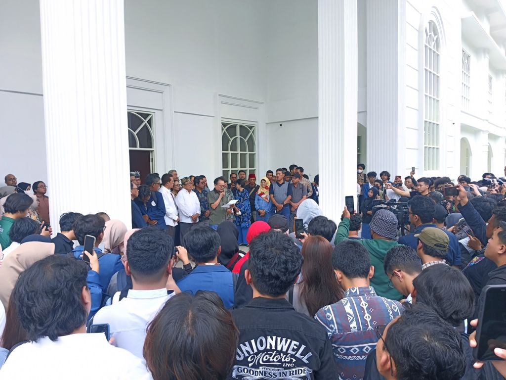 Sejumlah Guru Besar Hingga Alumni Unair Soroti Proses Demokrasi, Keluarkan 4 Seruan
