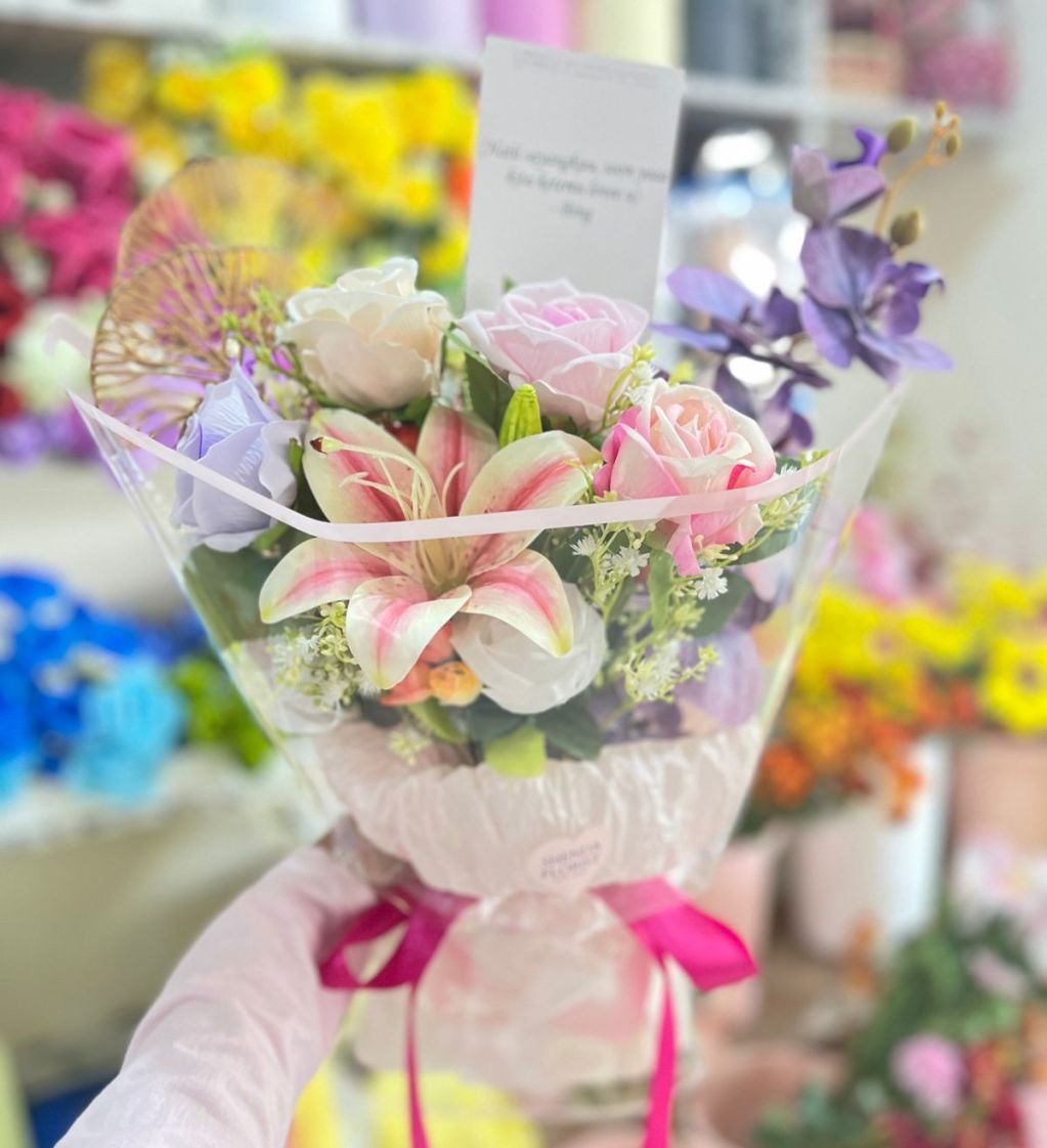 Pesona dan Semangat Anak Muda di Shenda Florist Surabaya