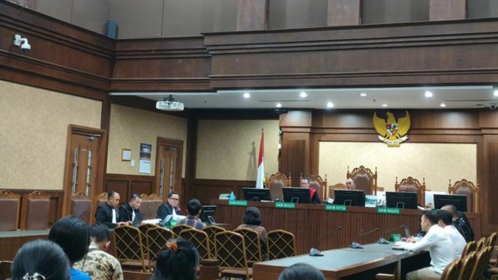 Pejabat Bea Cukai Diduga Dua Kali Terima “Shopping Bag” Berisi Uang Suap dari Bos Blueray