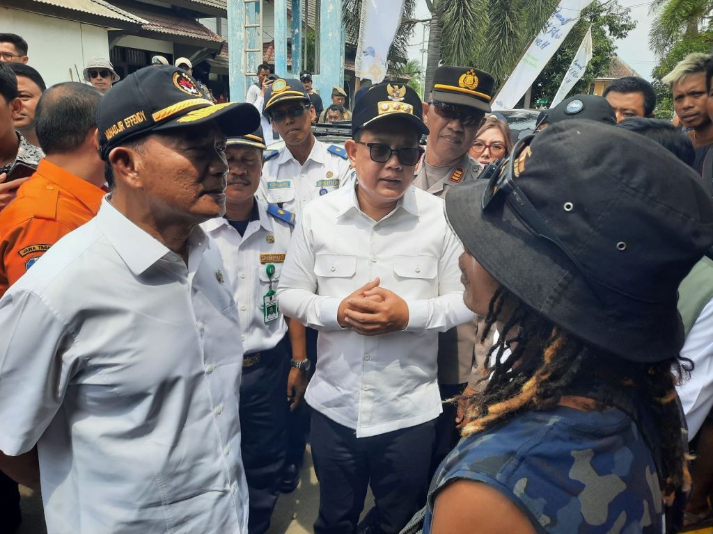 Pantau Arus Mudik di Pelabuhan Jangkar Situbondo, Menko PMK RI Dihadang Pemudik