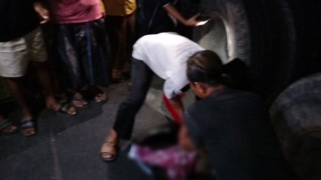 Bus Seruduk Trailer Parkir di Jalur Pantura Probolinggo, Sopir Tewas Terlindas
