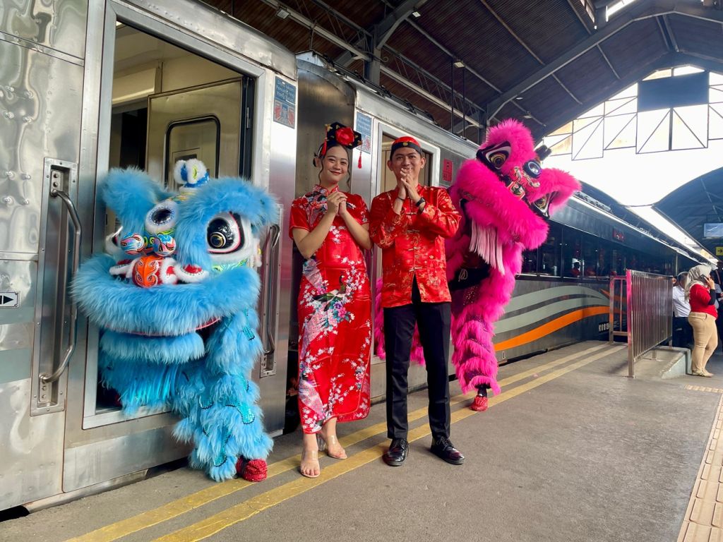 Kemeriahan Imlek 2025 di Stasiun Gubeng Surabaya dan Jember