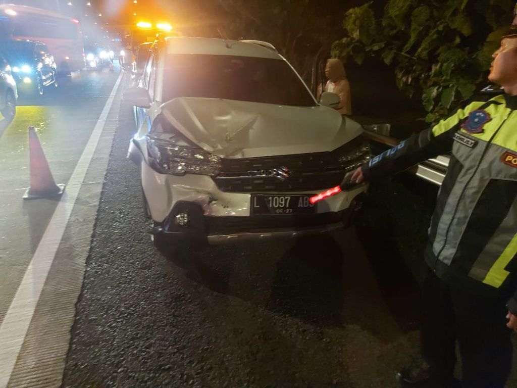 7 Mobil Terlibat Tabrakan Karambol di Tol Sumo