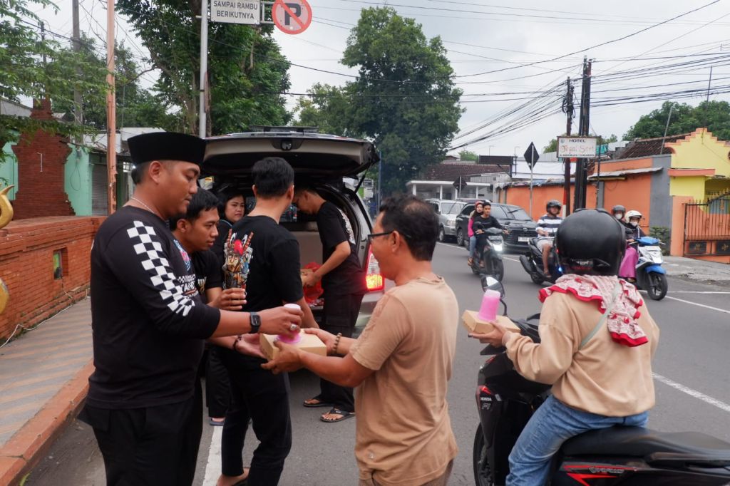 Takjil dari Binadik-Giatja Lapas Mojokerto Bikin Warga Semringah