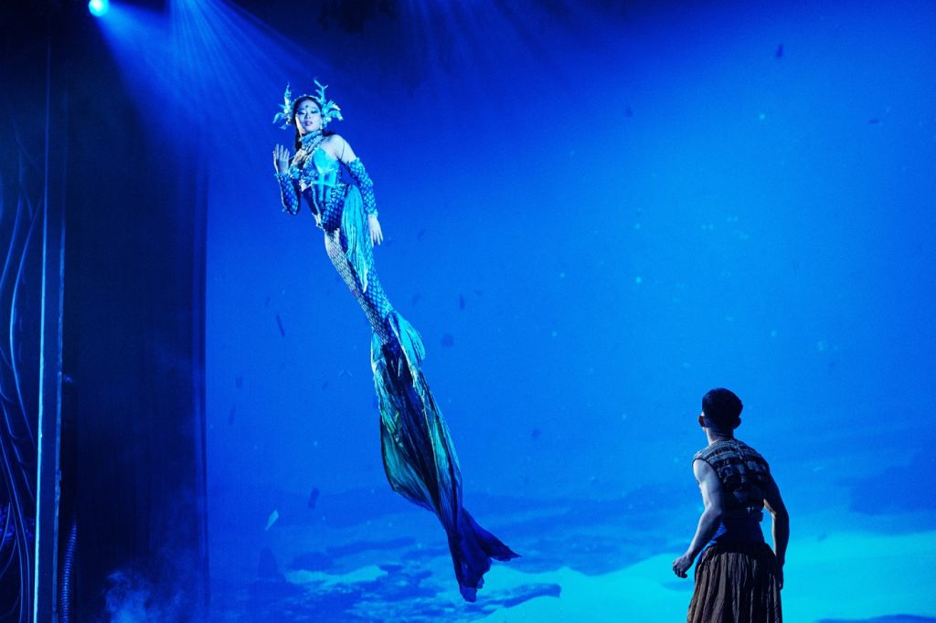Taman Safari Bali Suguhkan Varuna Theatrical Underwater Dining Pertama di Indonesia