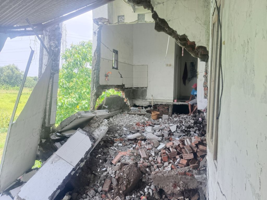 5 Rumah Warga di Gresik Rusak Akibat Tanah Ambles