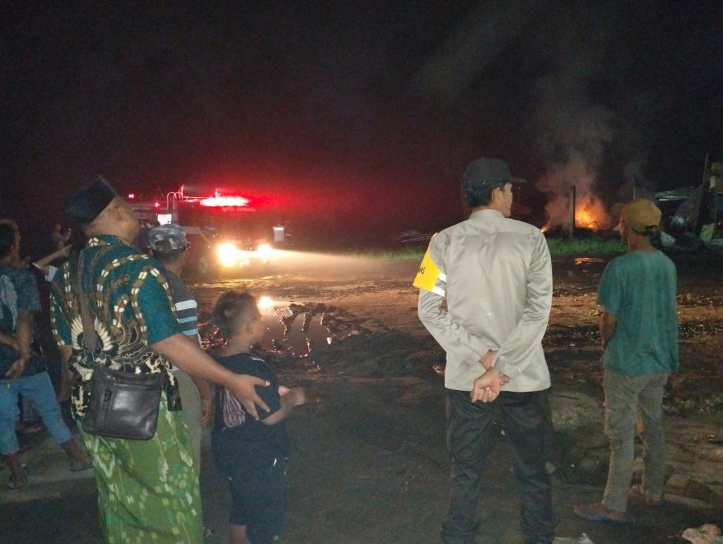 Tempat Pengopenan Kopra di Jombang Terbakar