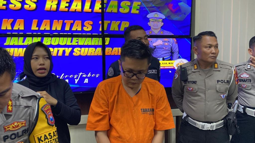 Polisi Tahan Pengemudi Marcendes Penyebab Kecelakaan Beruntun 6 TKP di Surabaya