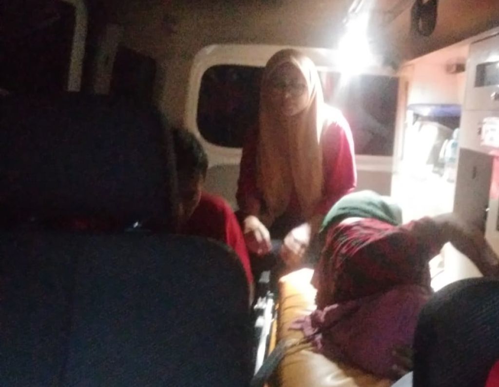 Seorang Pelipat Surat Suara Pemilu di Jember Tertimpa Tumpukan Kotak Suara