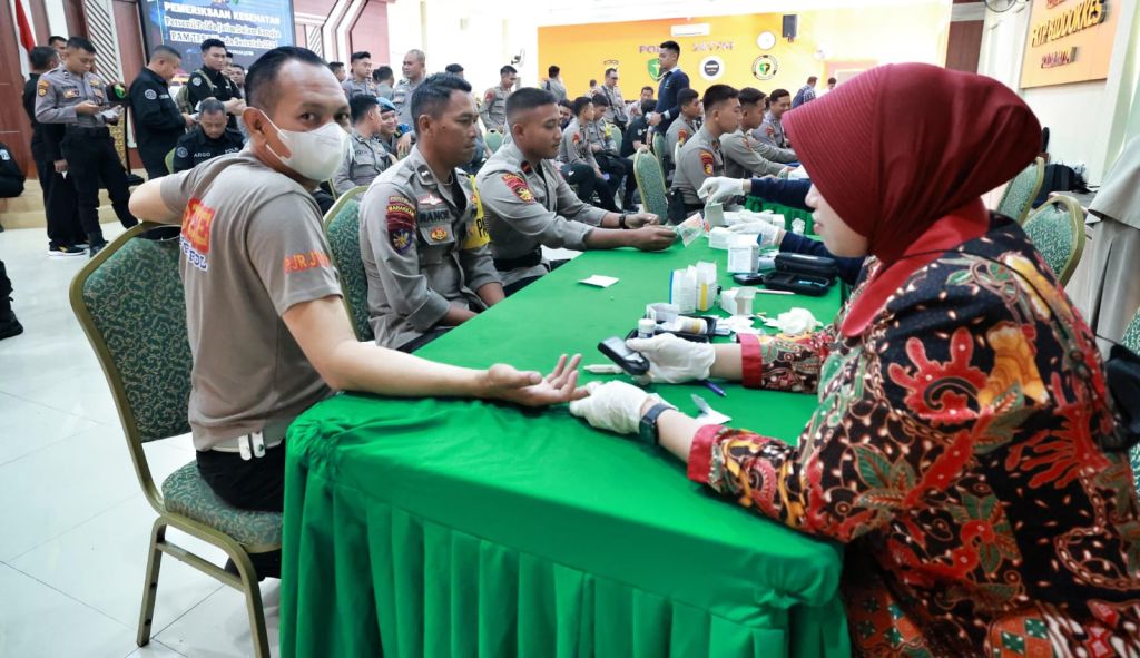 Jelang Pilkada Serentak 2024, Personel Polda Jatim dan Jajaran Tes Kesehatan