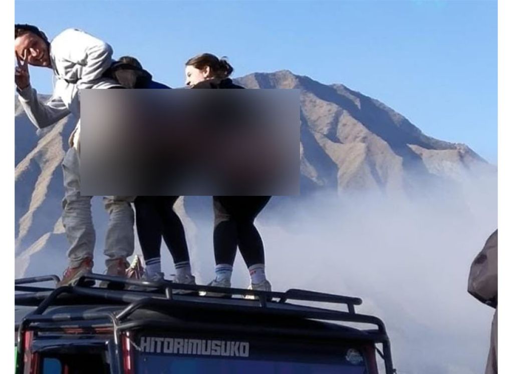 3 Turis Asing Pamer Pantat di Bromo Bakal Disanksi Adat