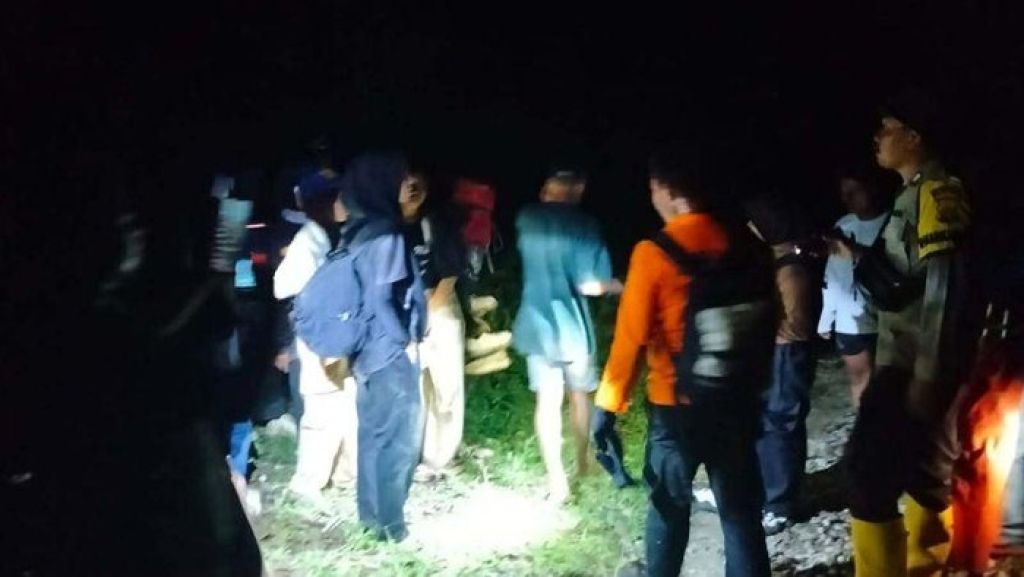Enam Pendaki Tersesat di Gunung Lamari Ditemukan Selamat, Evakuasi Berlangsung Dramatis Tengah Malam