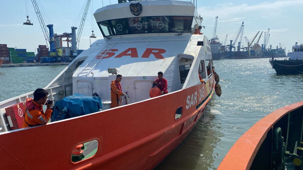Rumah Kontainer Runtuh di Selat Madura: 7 Orang Dilaporkan Hilang, 1 Tewas