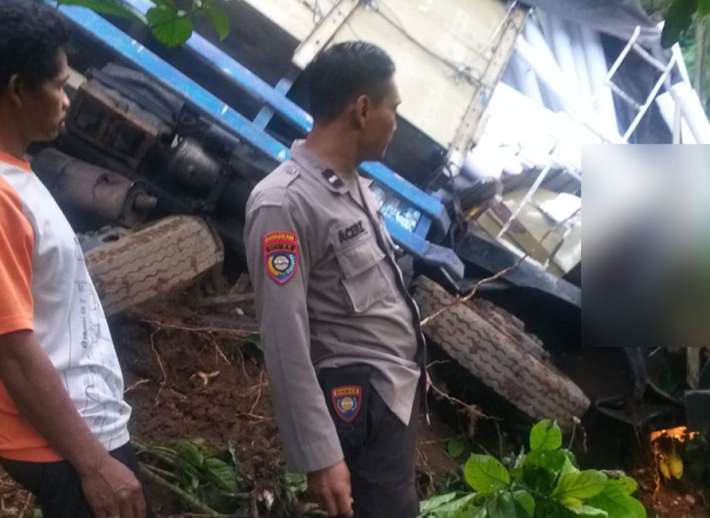 Truk Fuso Terjun ke Jurang Jalur Gumitir Jember, Sopir Tewas