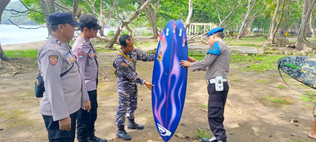 Turis Australia Terseret Ombak saat Berselancar di Pantai Pelawangan Banyuwangi