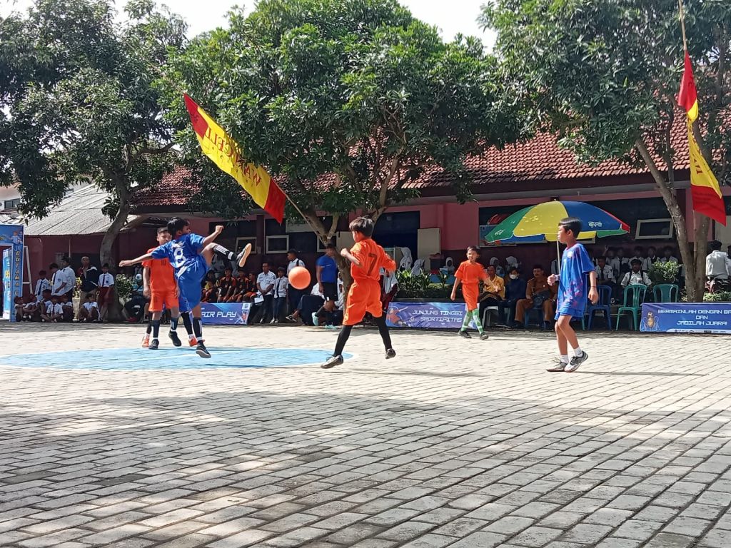 Ratusan Siswa SD di Bondowoso Ikuti Turnamen Sepak Bola Dutama Cup 2024