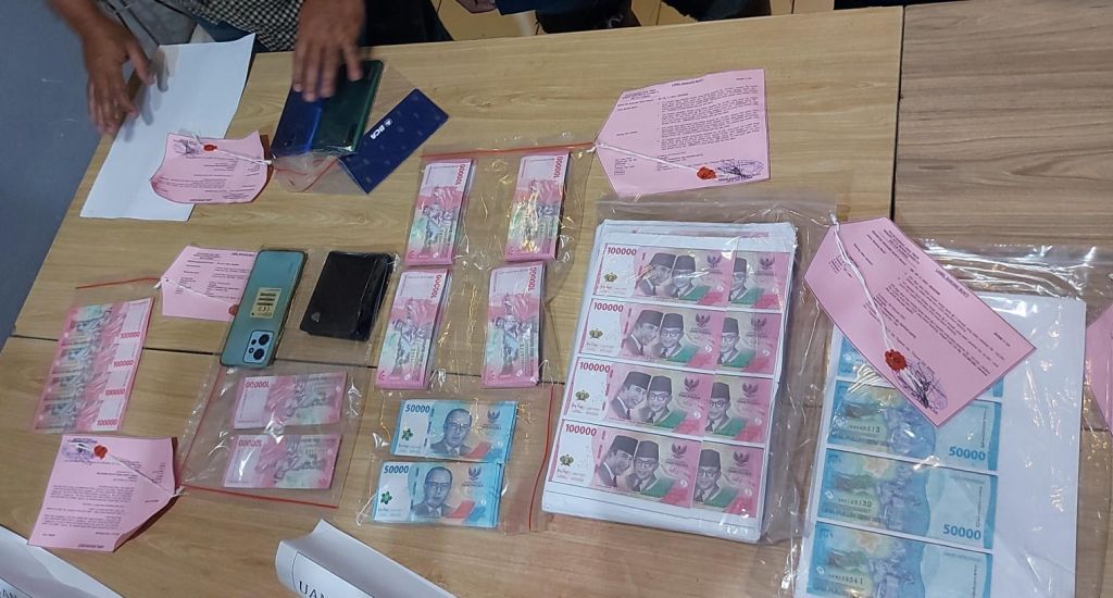 Polisi Gagalkan Transaksi Uang Palsu di Surabaya