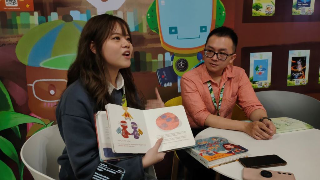 UC Surabaya Gelar Pameran Berkonsep Perpetale dalam Peringatan Hari Buku Nasional
