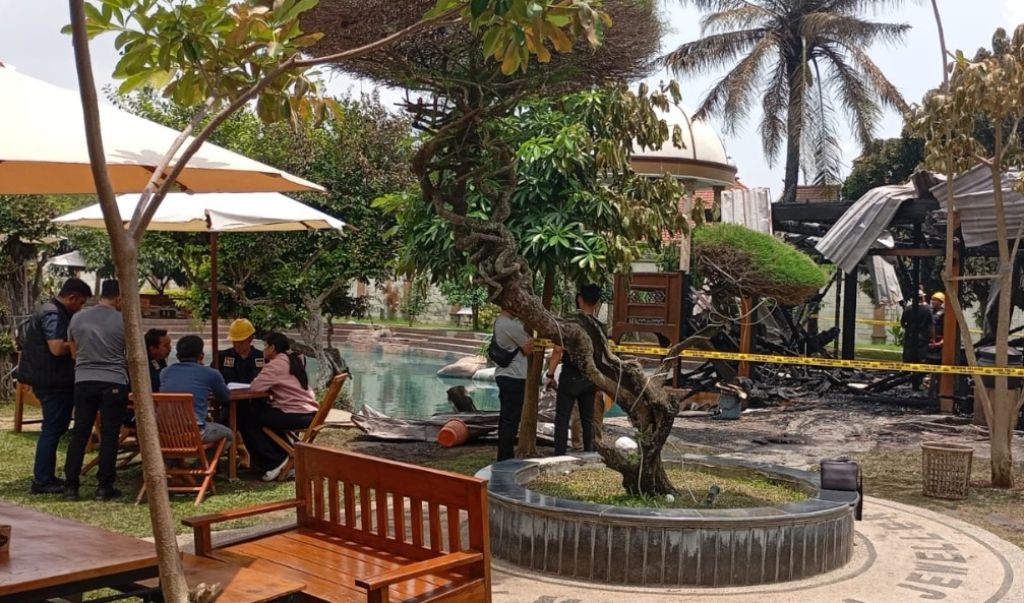 Jasad 3 Korban dalam Kebakaran Mahkota Love Garden Lamongan Posisinya Berdekatan