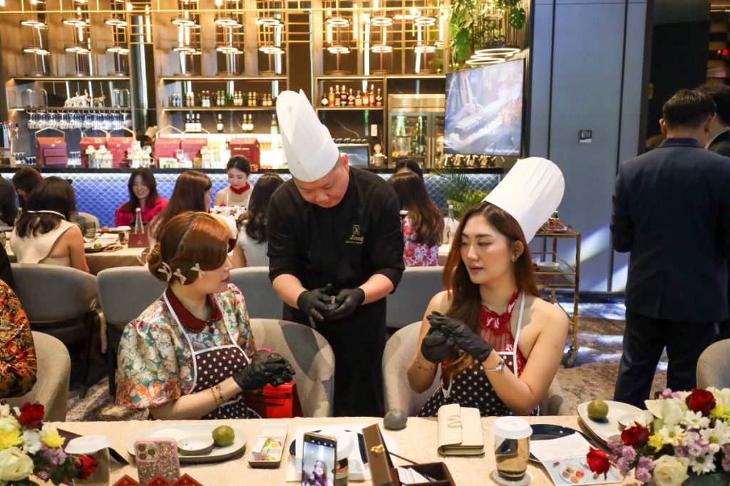 Vasa Hotel Surabaya Hadirkan Keanggunan 'The Royal Fengxian' di Mid-Autumn Festival