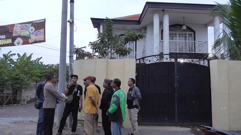 Adik Diduga Gelapkan Motor, Rumah Via Vallen Digeruduk 8 Tukang Ojol