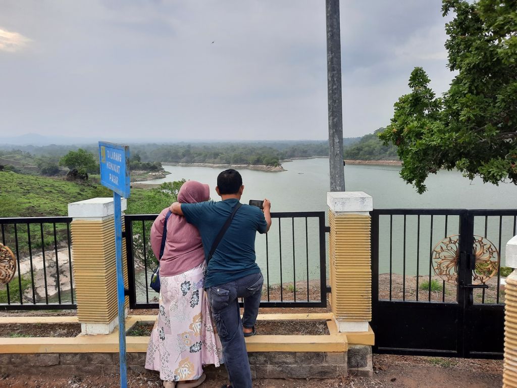 Menikmati Indahnya Panorama Alam di Obyek Wisata Waduk Bajulmati Situbondo