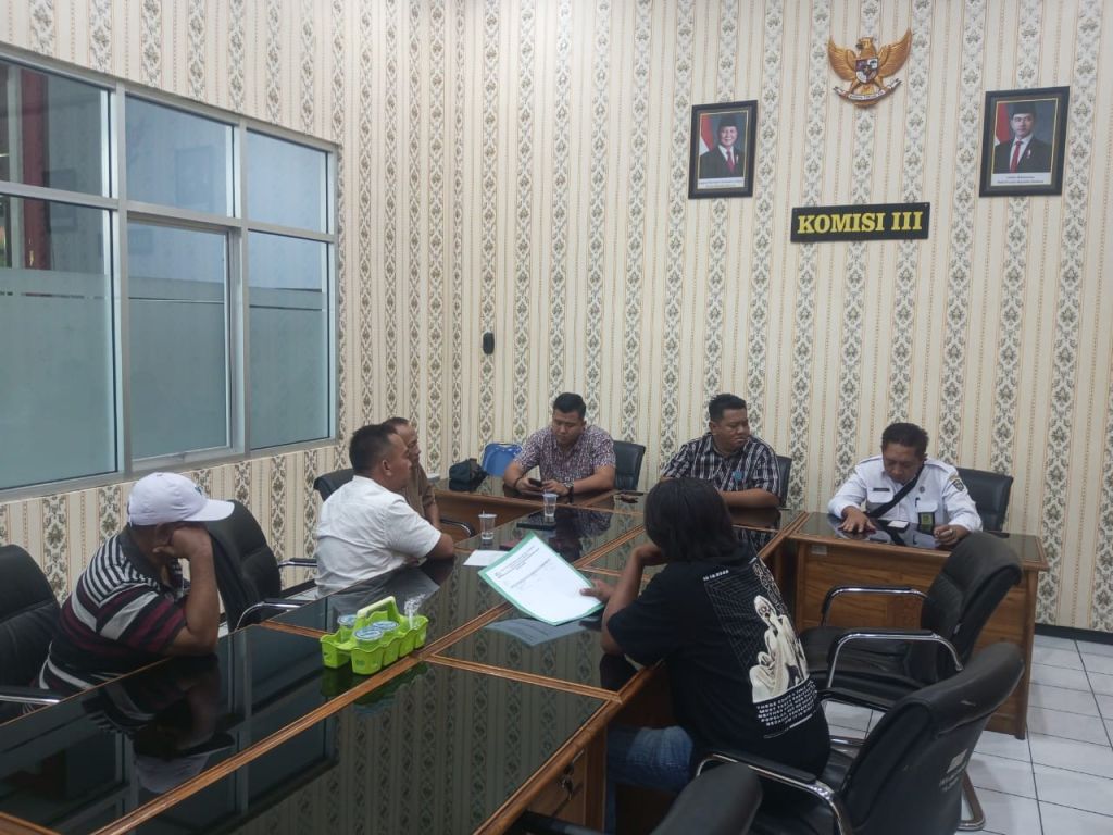 Proyek Pelebaran Jalan Menuju Pelabuhan Jangkar Situbondo Disoal Warga