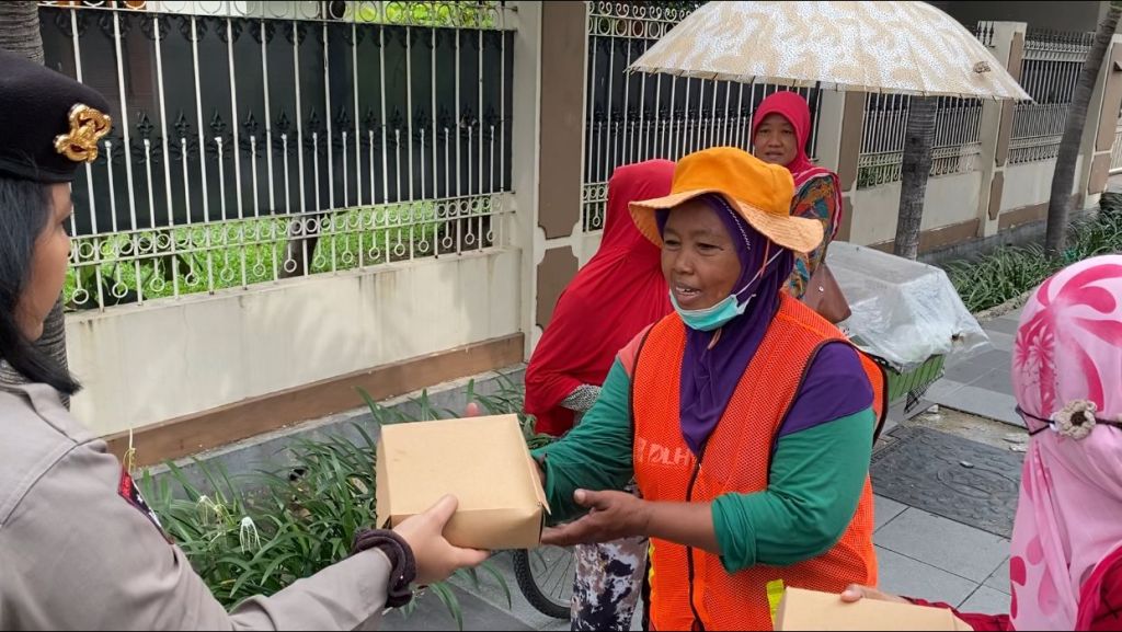 Melihat dari Dekat Program Jumat Berkah Polda Jatim