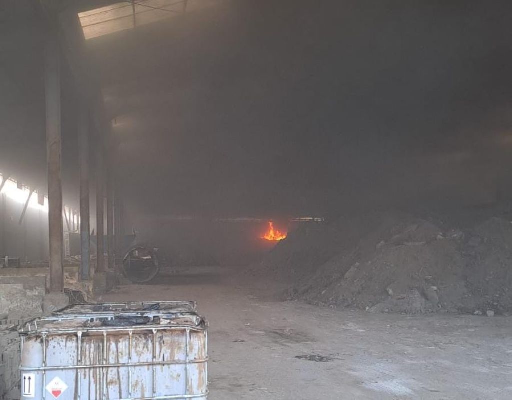 Penampung Oli Bekas Terbakar di Mojokerto, 1 Orang Terluka