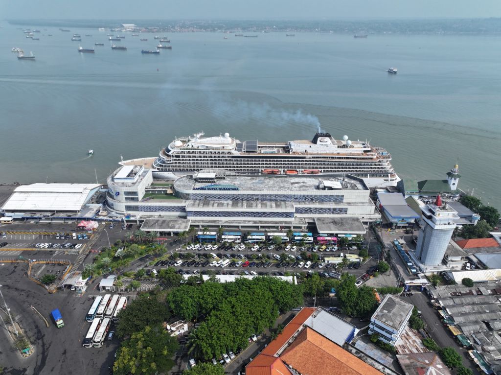 Pelindo 3 Sambut Kapal Pesiar MS Viking Orion dengan Musik Angklung