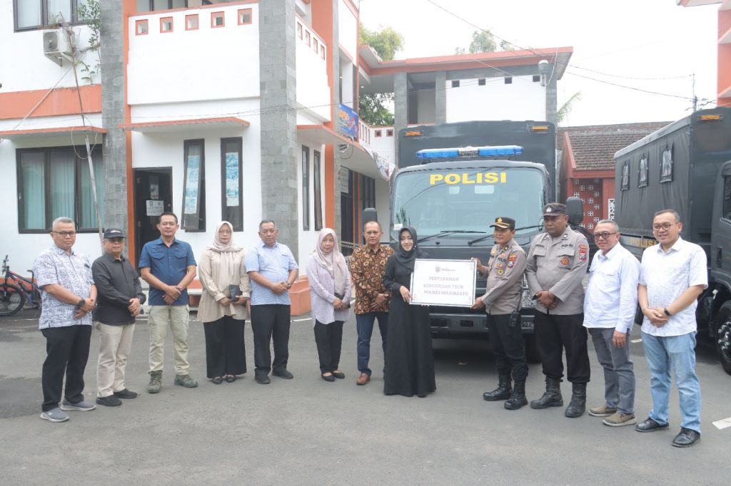 Pemkab Mojokerto Serahkan Armada Truk untuk 2 Polres
