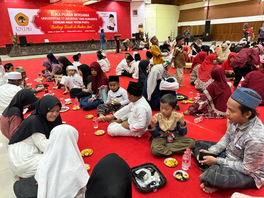 Serunya Ngabuburit Untag Surabaya Bersama 100 Anak Yatim