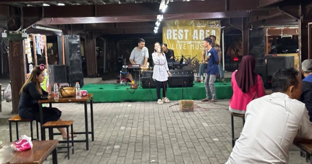 Rabu Malam, Seru! Sensasi Live Musik Dangdut "Lawas" di Rest Area GG Kota Mojokerto
