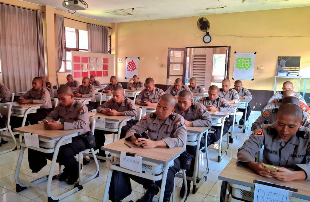Melihat dari Dekat Sistem Cat, Inovasi SPN Polda Jatim Untuk Ujian Mata Pelajaran