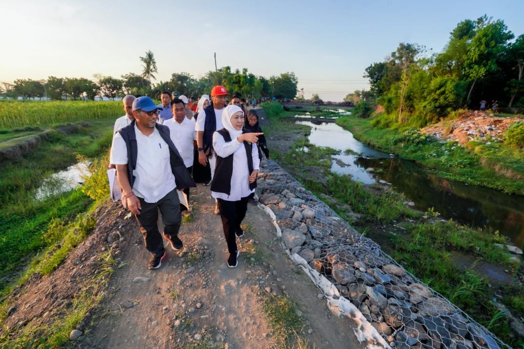 Pemprov Jatim Pasang Bronjong dan Keruk Sungai Selogowo Situbondo untuk Cegah Banjir