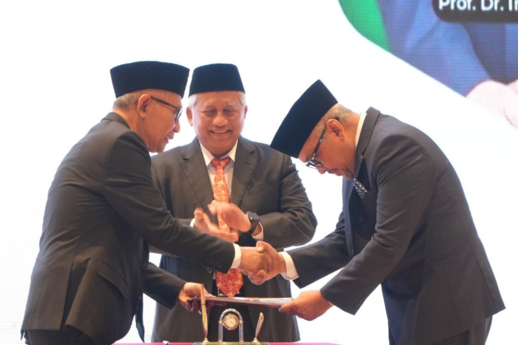 Prof Triyogi Resmi Dilantik jadi Rektor Unusa Baru Gantikan Prof Achmad Jazidie