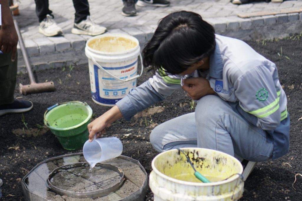 Atasi Banjir dan Kurangi Emisi Karbon, ITS Kembangkan Paving Porous Berbasis Fly Ash