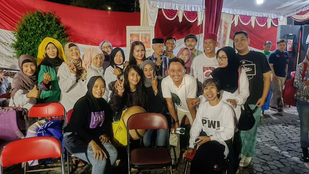 Tim Line Dance PWI dan PARFI Jatim Meriahkan Parade Surabaya Juang Surabaya Epic 2025