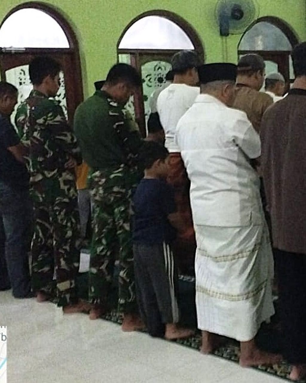 Pererat Kemanunggalan, Satgas TMMD Tarawih Bersama Warga Sukamaju