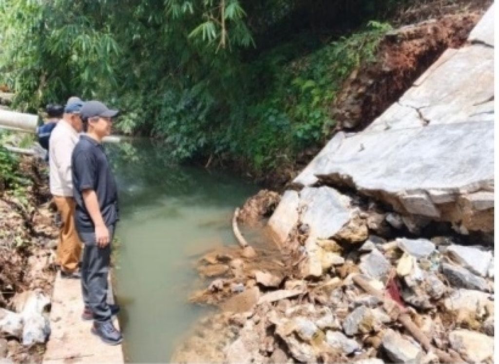 Cuaca Ekstrem Picu Longsor di TPU Kalimulya 1 Depok, Disrumkin Pastikan Perbaikan